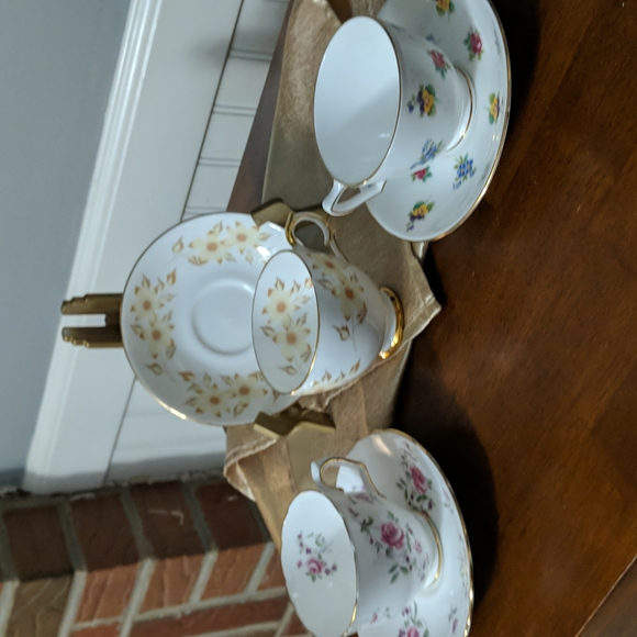 Crown Other - Vintage 3 Teacups and Saucers